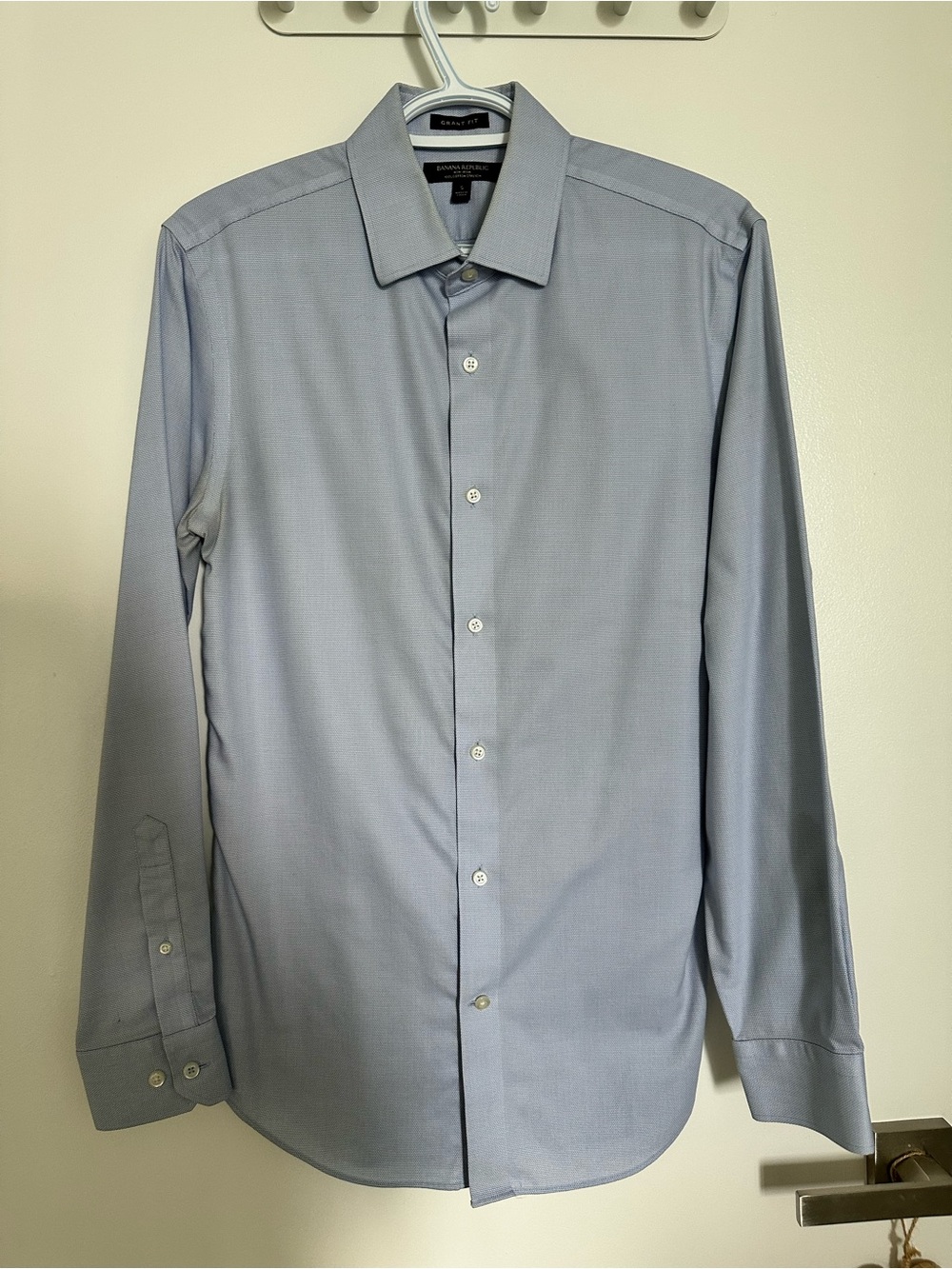 Banana Republic Men's Light Blue Dress Shirt - Classic Button-Front